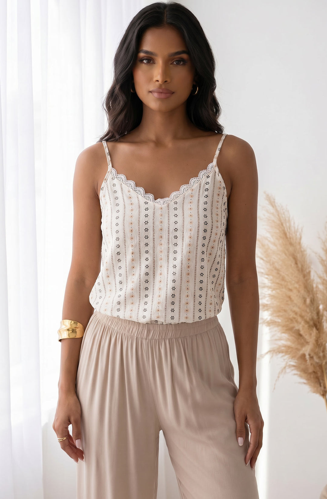 Avelon Lightweight  Cotton Linen Blend Scallop V Neck Cami Top