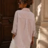 EA-Ch305-4 Maelle pale pinkish neutral shirt, rear view showing pleat and curved hem